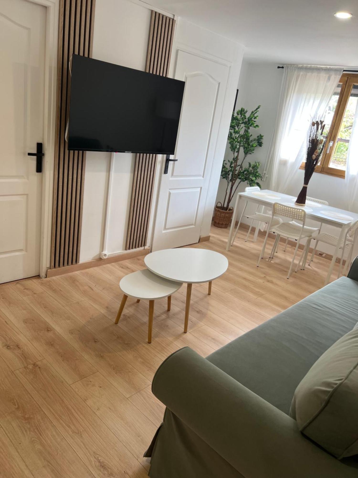 Apartment Pres De Paris, & Cdg Tremblay-en-France